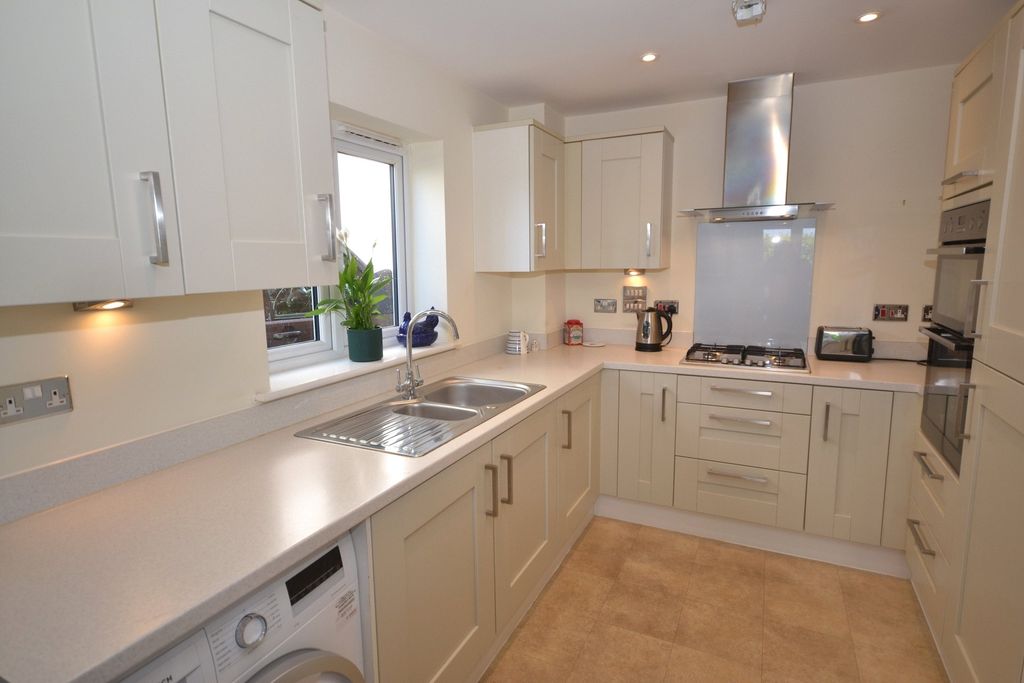 Property photo 3 of 14 Kitchen