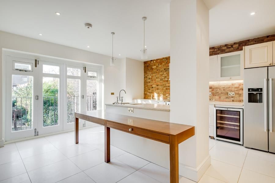 Property photo 3 of 18