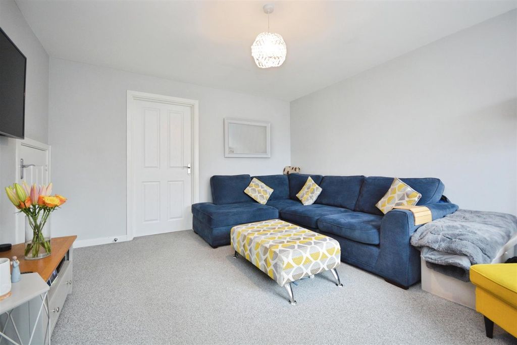 Property photo 3 of 16 Living Room