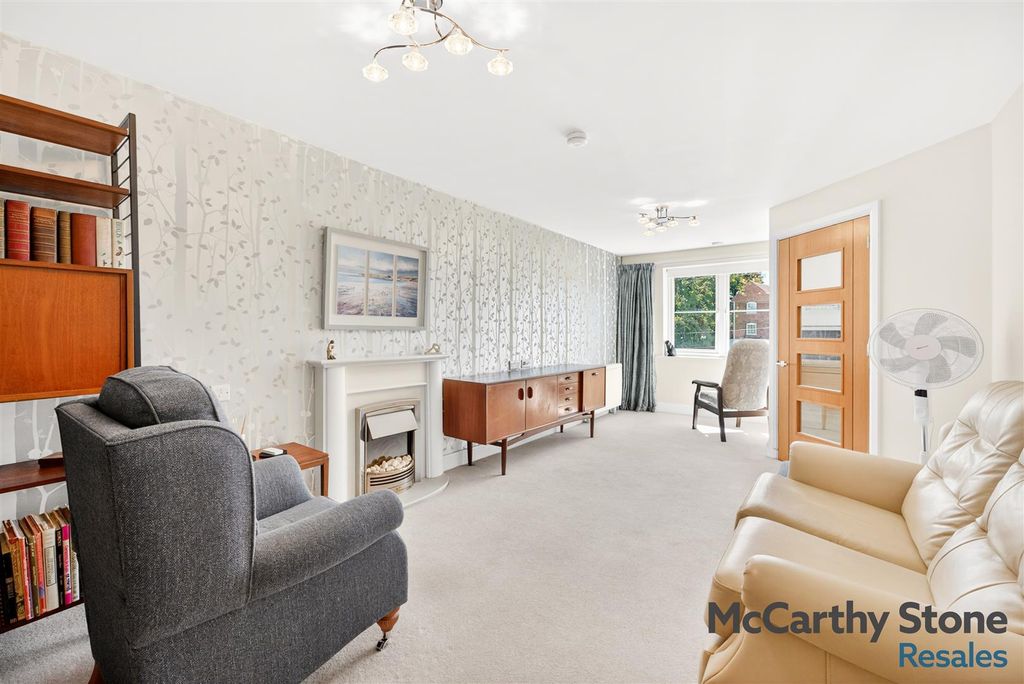 Property photo 2 of 24 8689809-Interior04.Jpg
