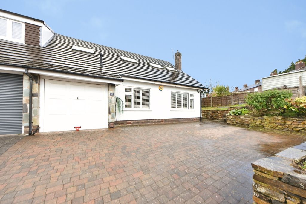 Property photo 2 of 22 Smithy Green