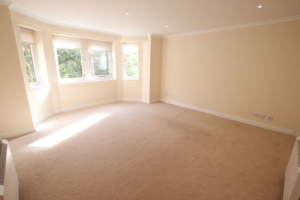 Property photo 2 of 9 Lounge