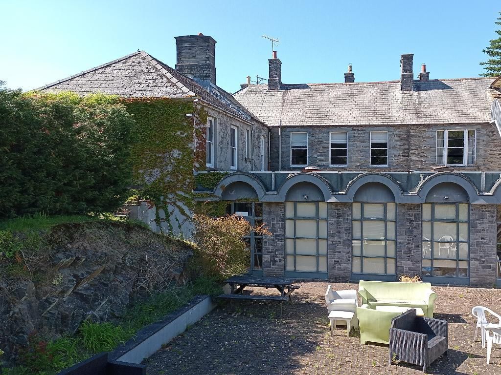 Property photo 2 of 37 Castle And Hammet House