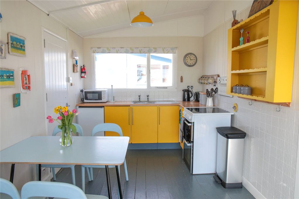 Property photo 3 of 6 Kitchen