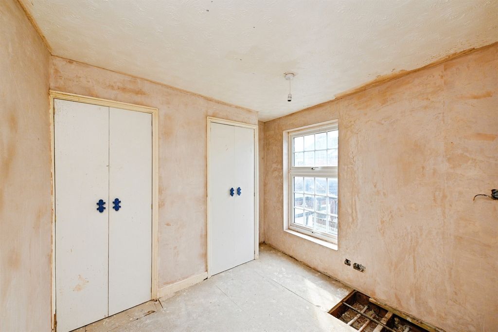 Property photo 3 of 12