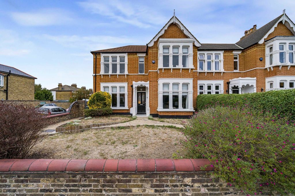 Property photo 1 of 61 Picture No. 16
