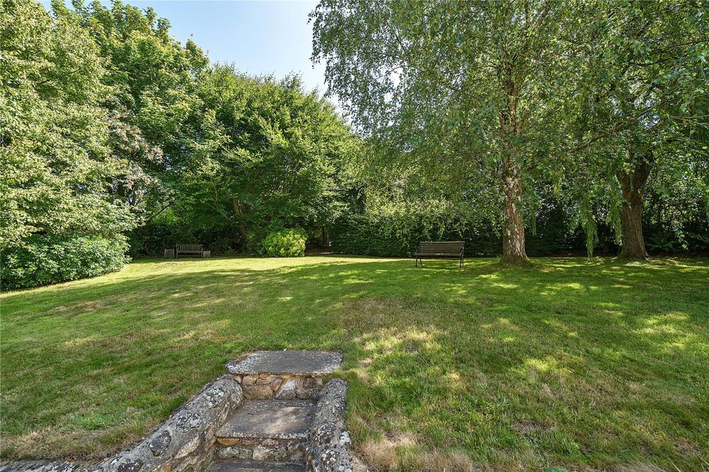 Property photo 2 of 31 Garden