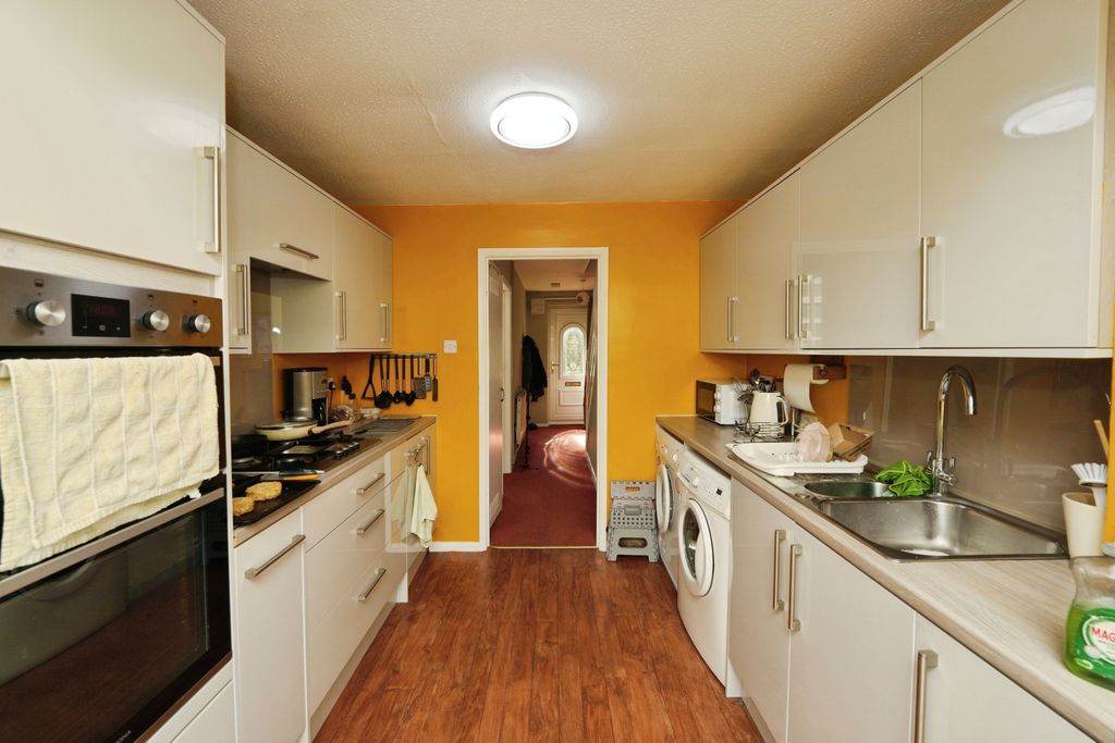 Property photo 3 of 20