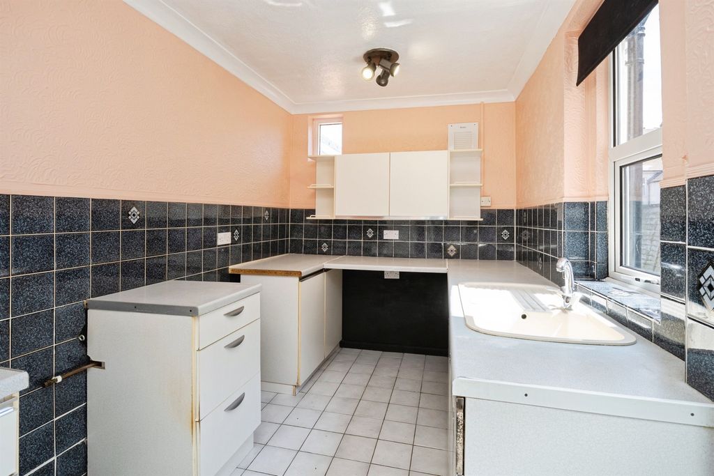 Property photo 3 of 20