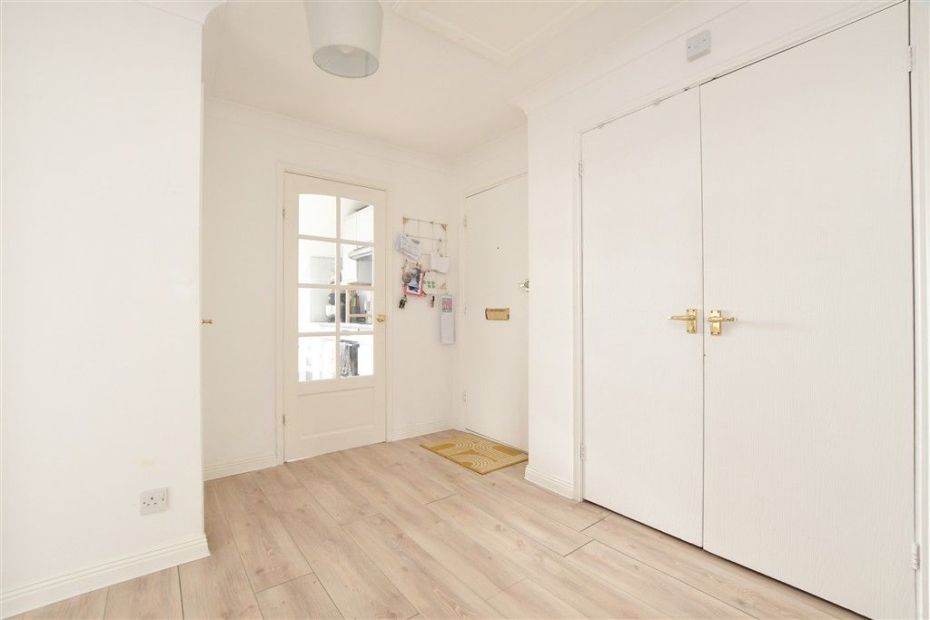 Property photo 2 of 16 Entrance Hall