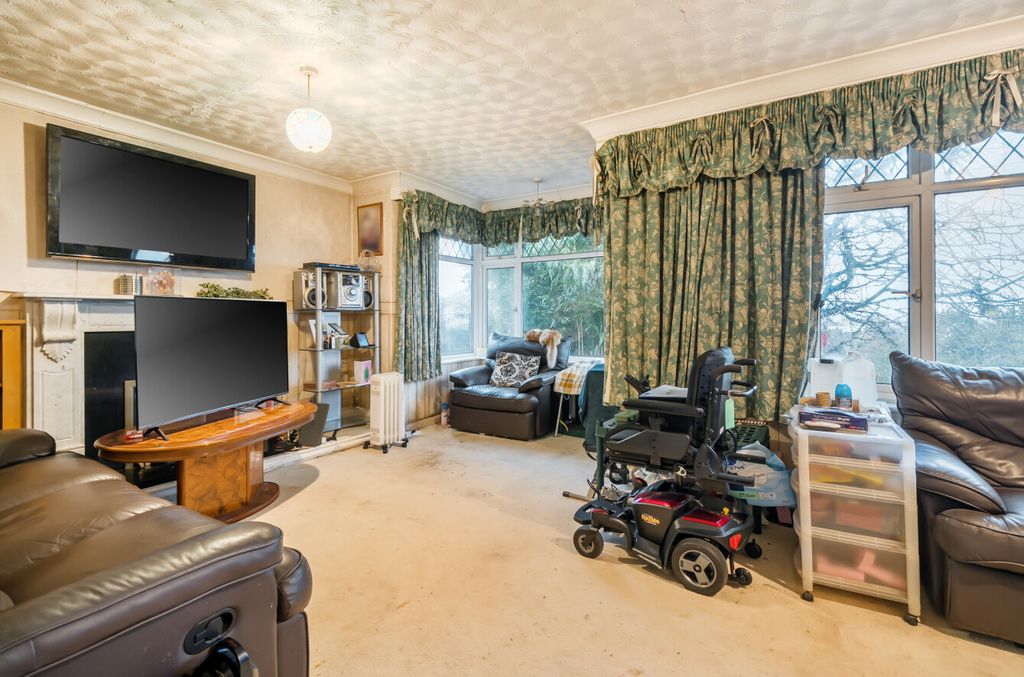 Property photo 2 of 23 2 - 1393360-10-694586...