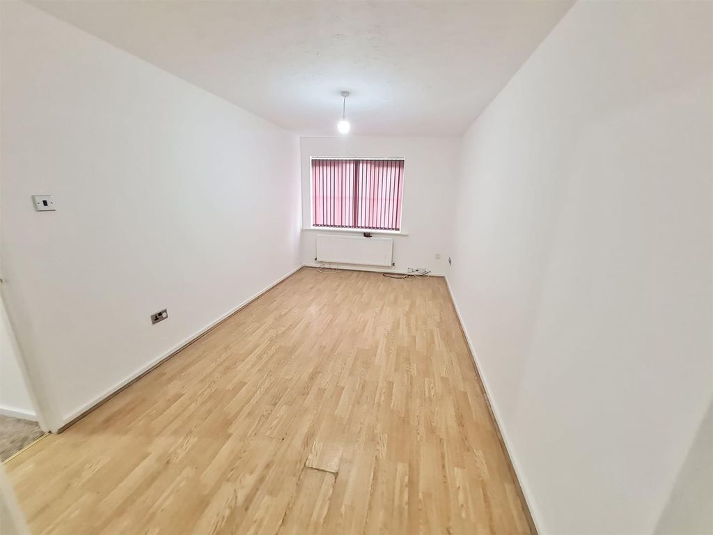 Property photo 3 of 8 Original-Cfb618C5-Eeb0-4C4B-9A45-Ffccf1F48Fba.Jpeg