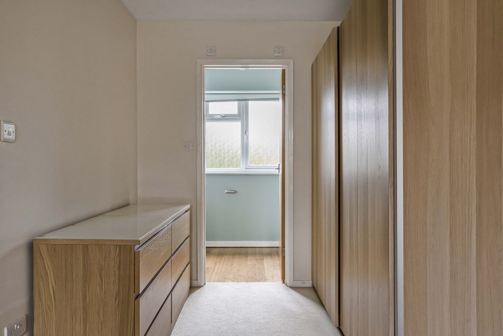 Property photo 2 of 25