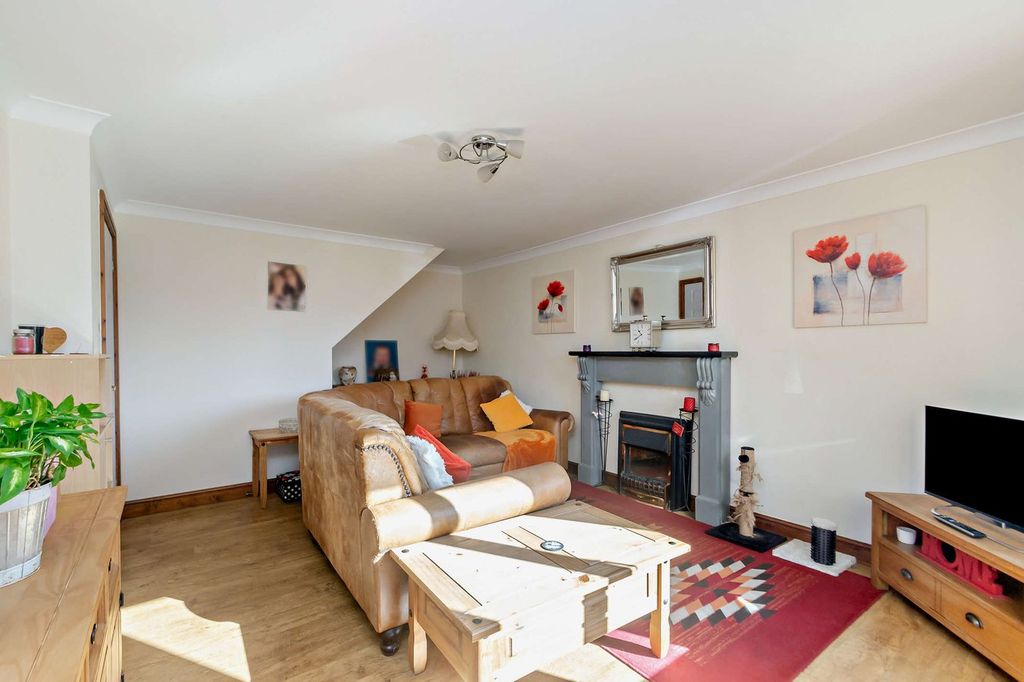 Property photo 3 of 27