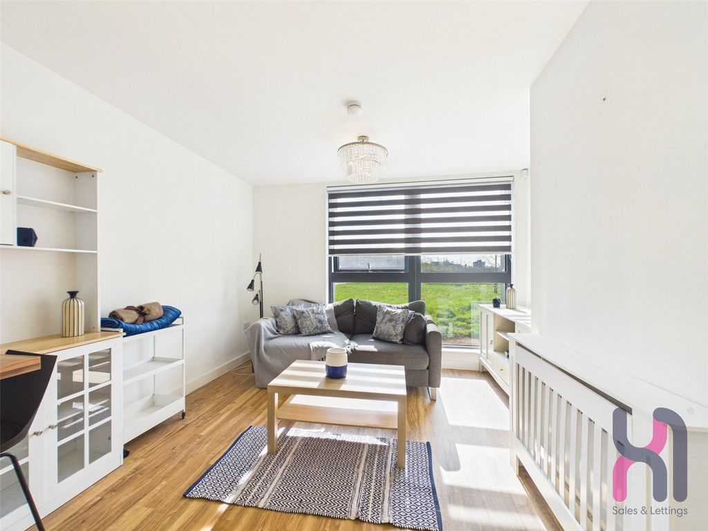 Property photo 3 of 11 Picture No. 31