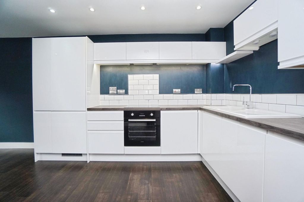 Property photo 3 of 21 Kitchen Space