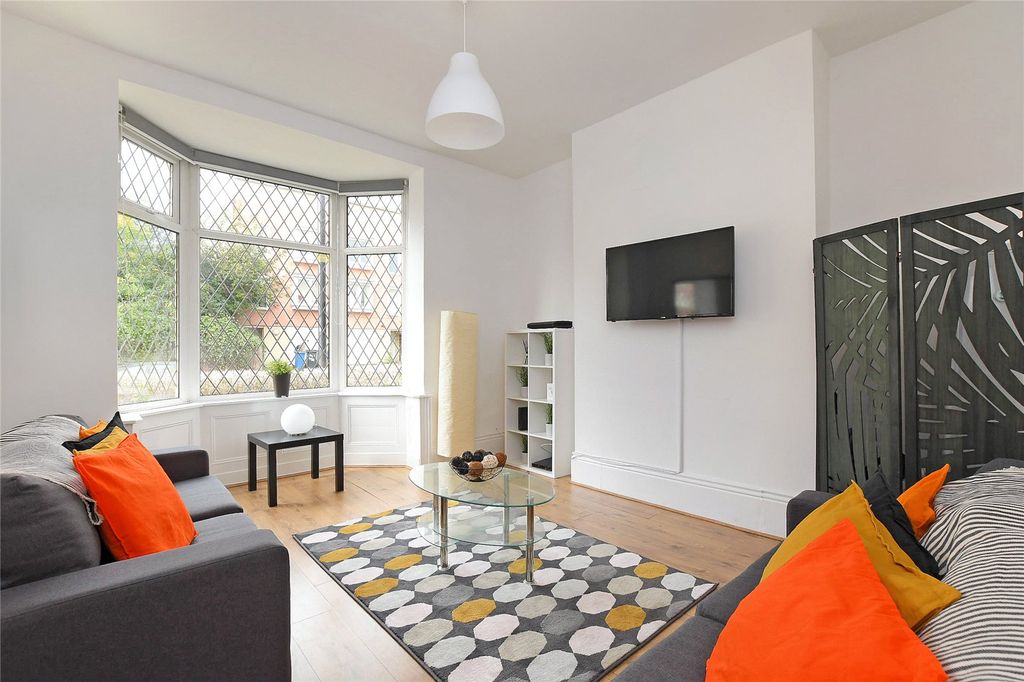 Property photo 2 of 7 Lounge