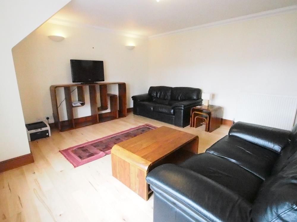 Property photo 2 of 10 Lounge (1)