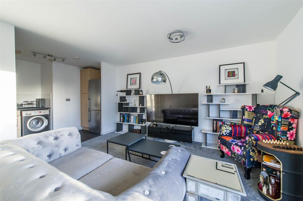 Property photo 1 of 12 18Woodpeckerdrive-13.Jpg