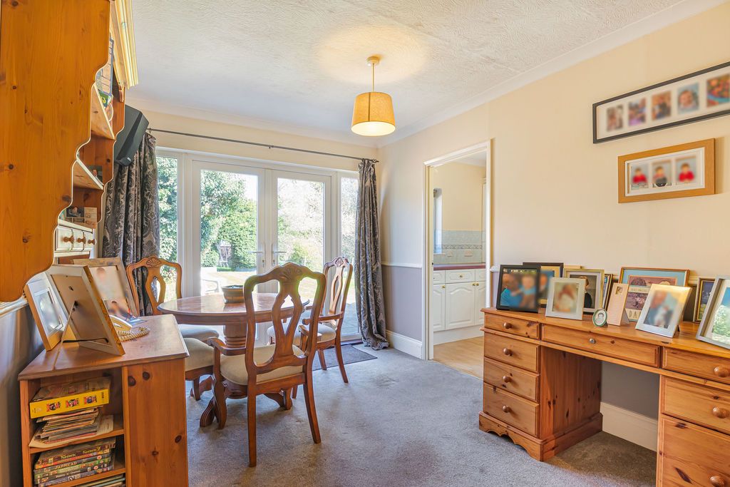 Property photo 3 of 17 Dining Area