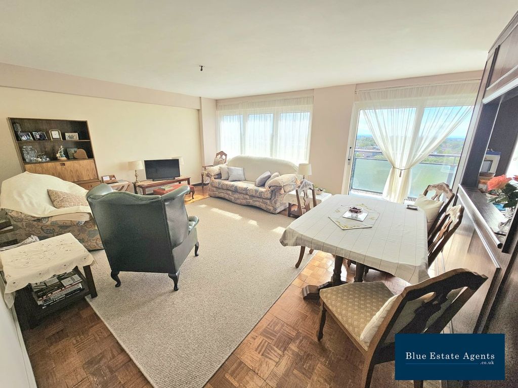 Property photo 1 of 10 Lounge