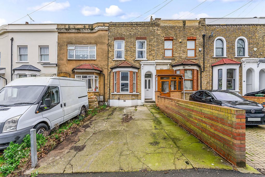 Property photo 2 of 25 Front (Exterior)