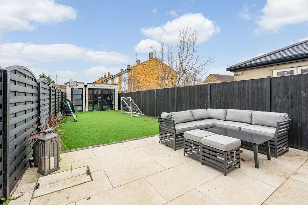 Property photo 2 of 34