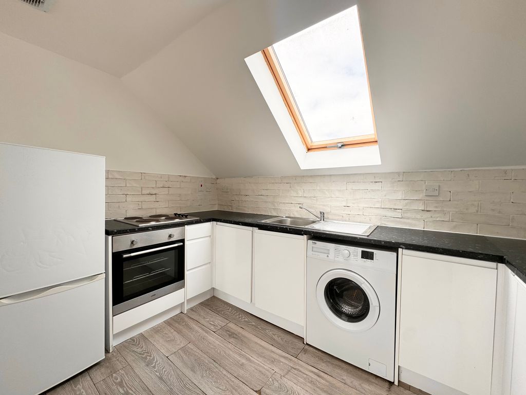 Property photo 2 of 7 Kitchen