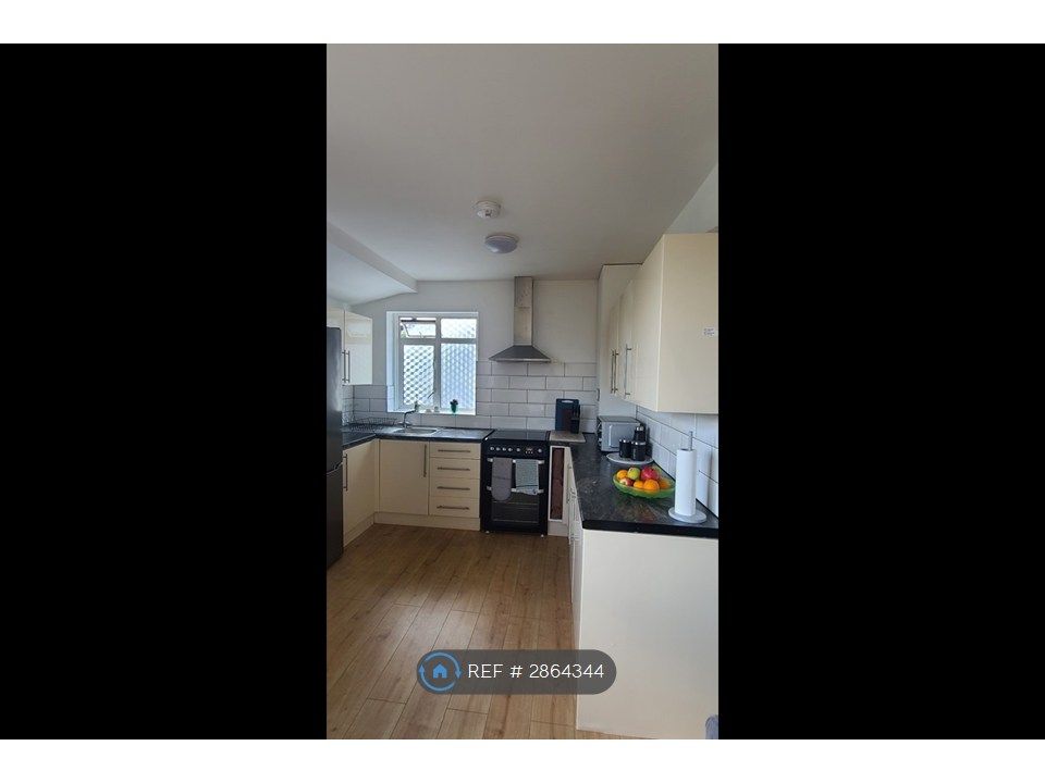 Property photo 2 of 20 Kitchen