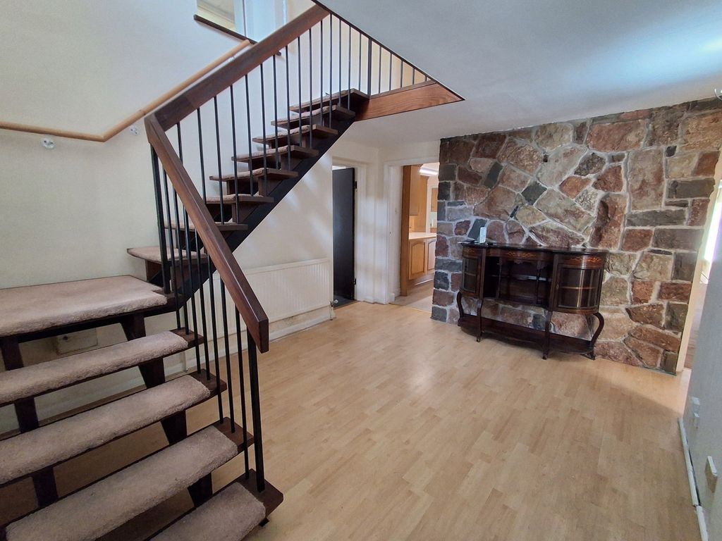 Property photo 3 of 37