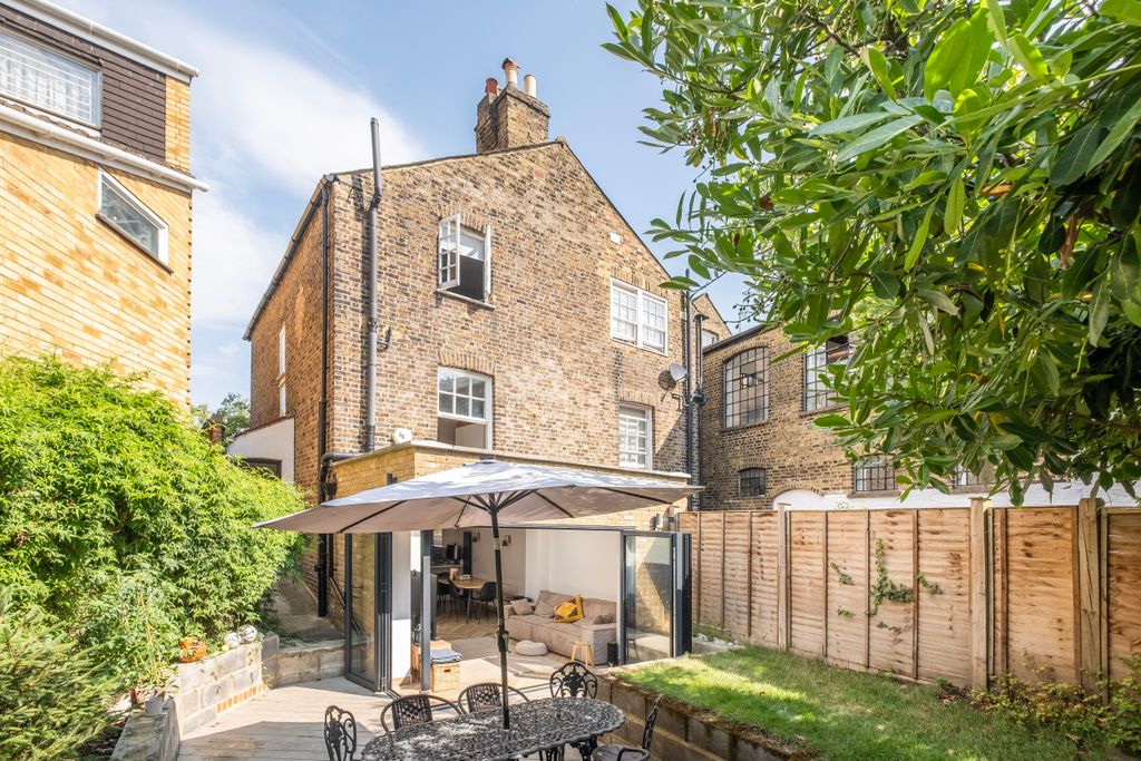 Property photo 1 of 17