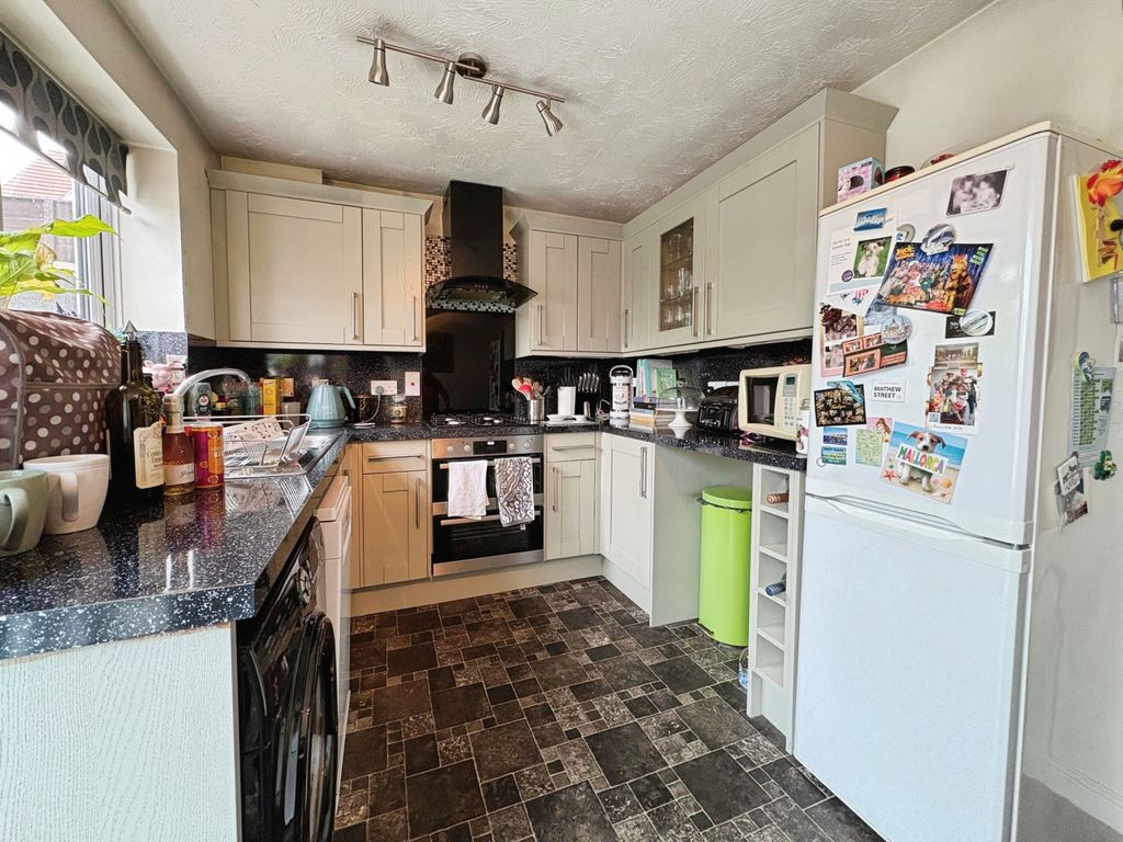 Property photo 2 of 21 F9B0Bf1d-1-9