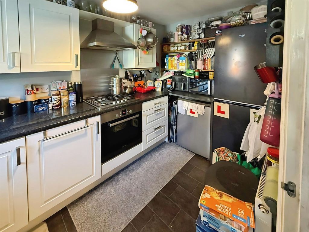 Property photo 3 of 12