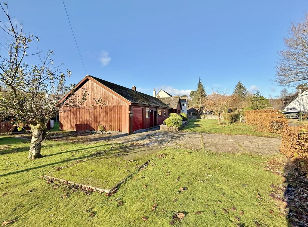 Property photo 2 of 40 Side