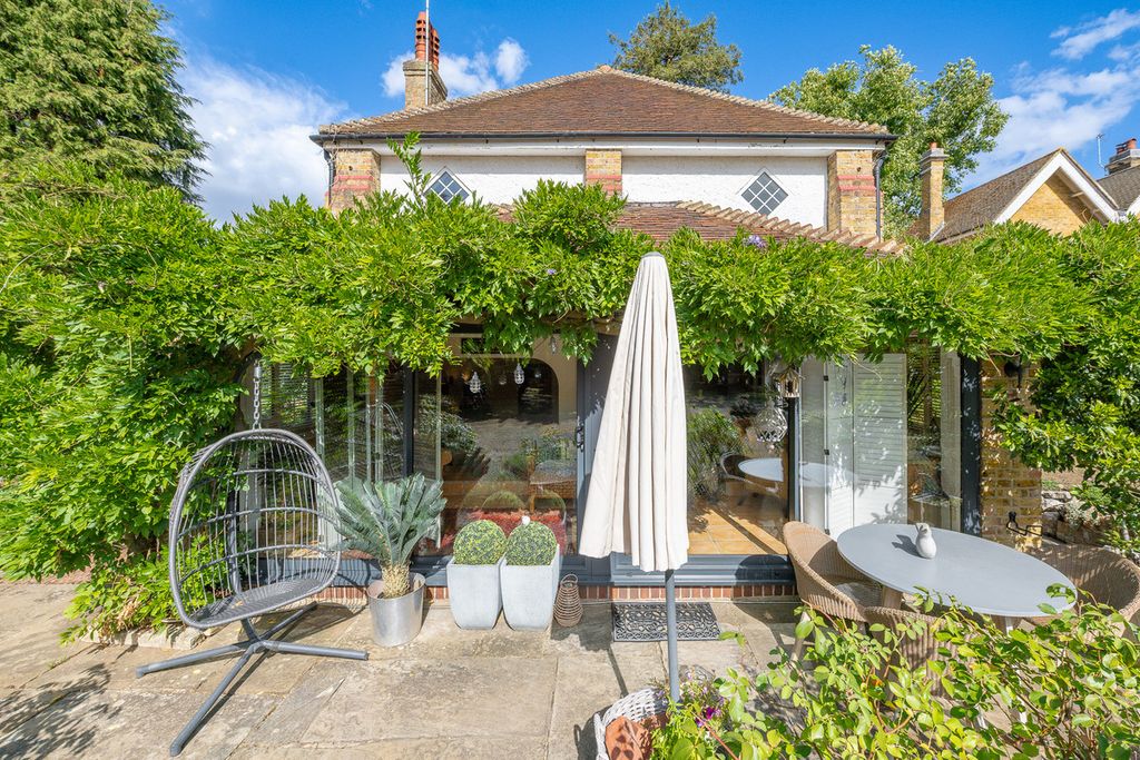 Property photo 2 of 32