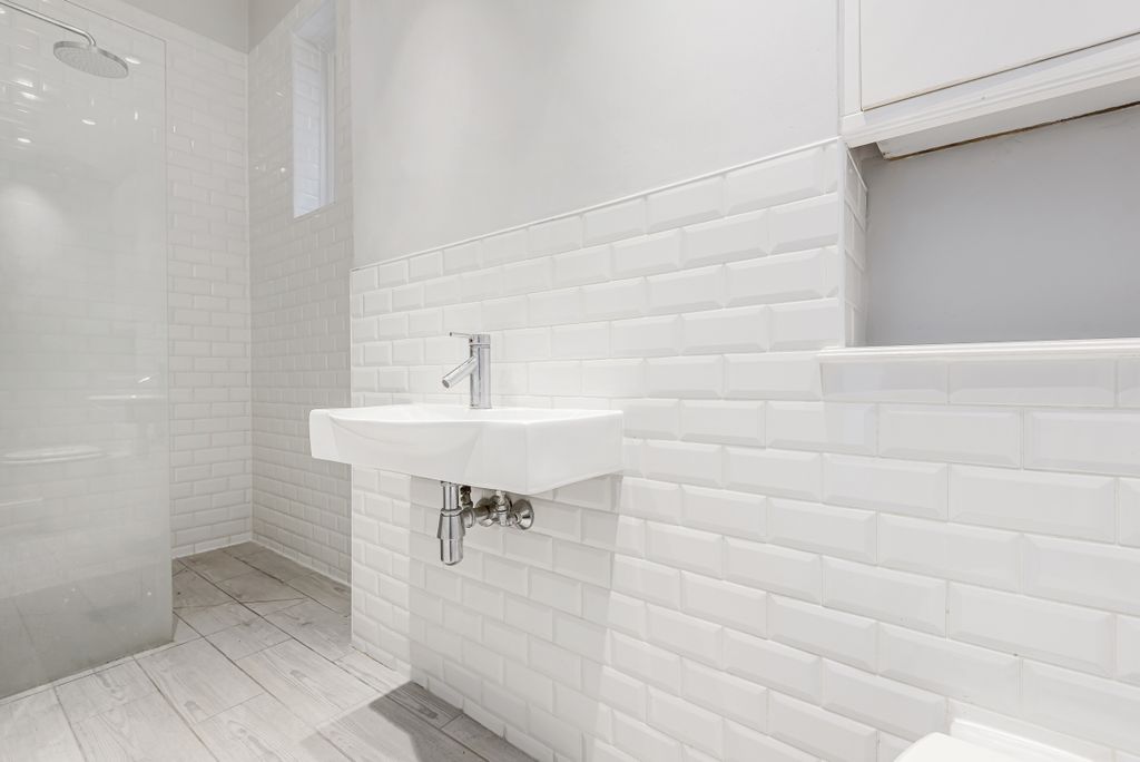 Property photo 3 of 6 Bathroom