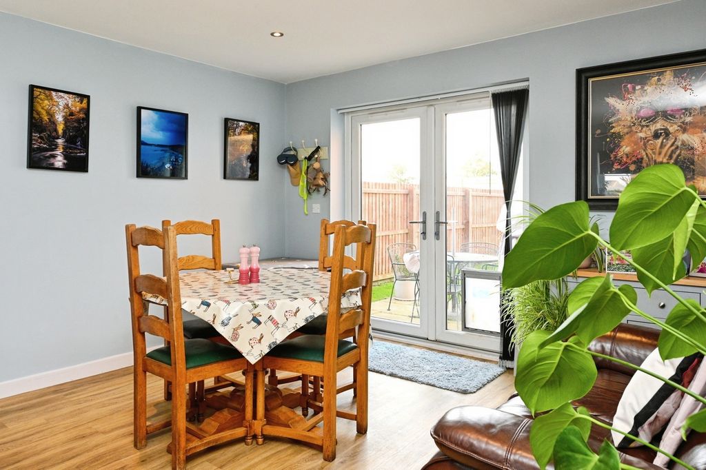 Property photo 3 of 22 Pbox-Img.Jpg