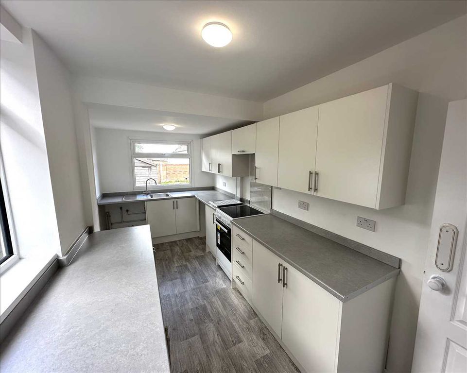 Property photo 3 of 12 Kitchen