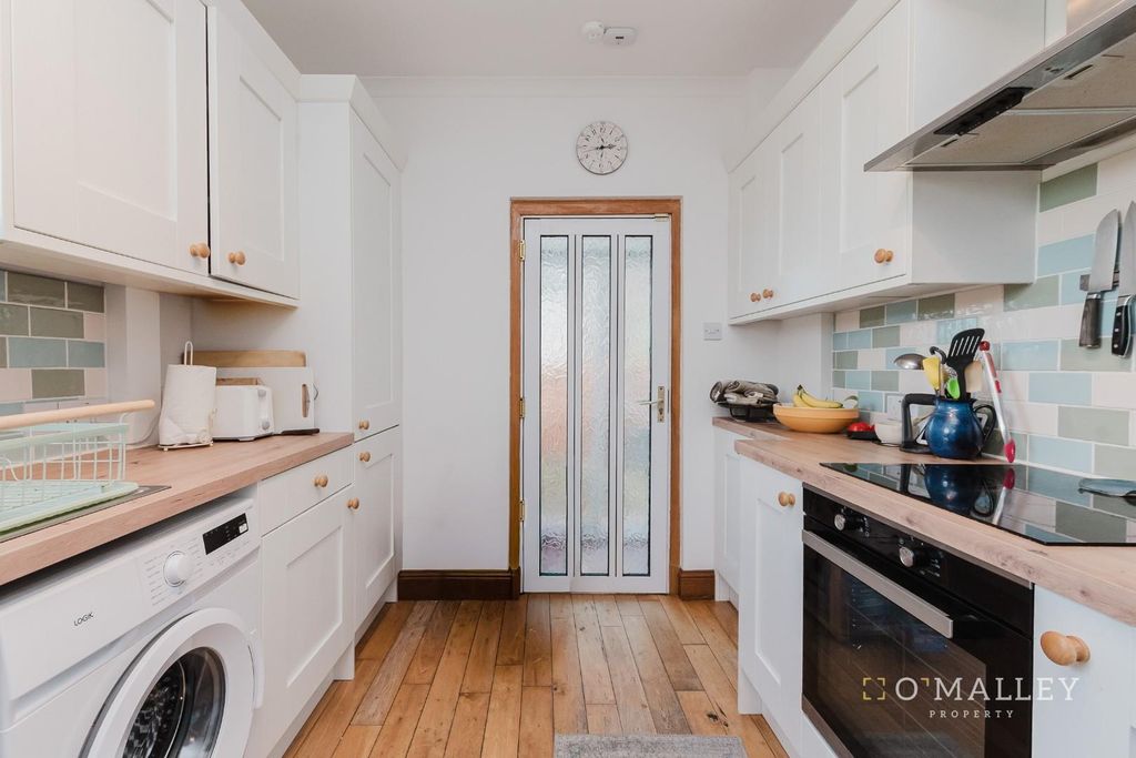 Property photo 2 of 19 Kitchen