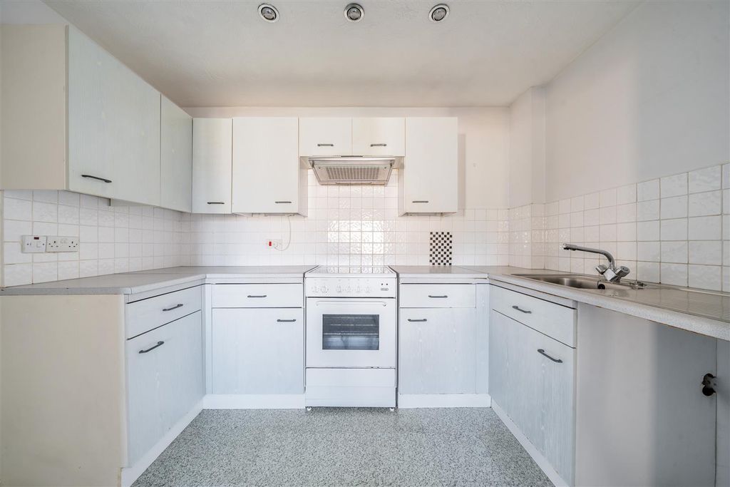 Property photo 3 of 14 Barn Close Kitchen.Jpg