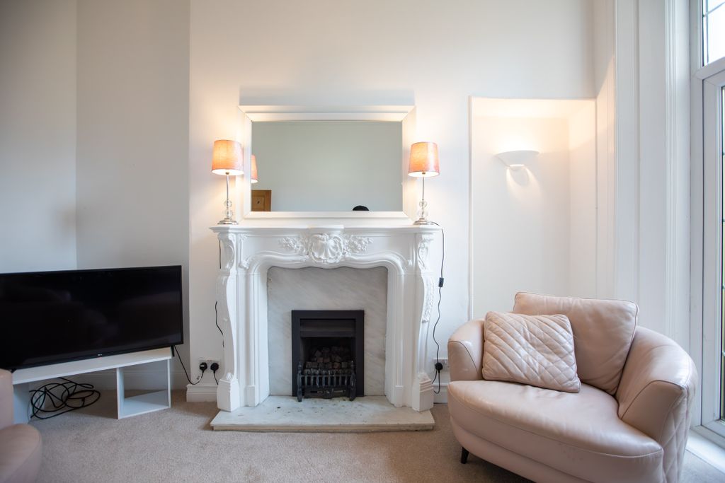 Property photo 2 of 23