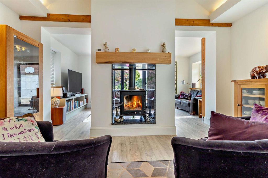 Property photo 2 of 35 8620467-Interior04-800.Jpg