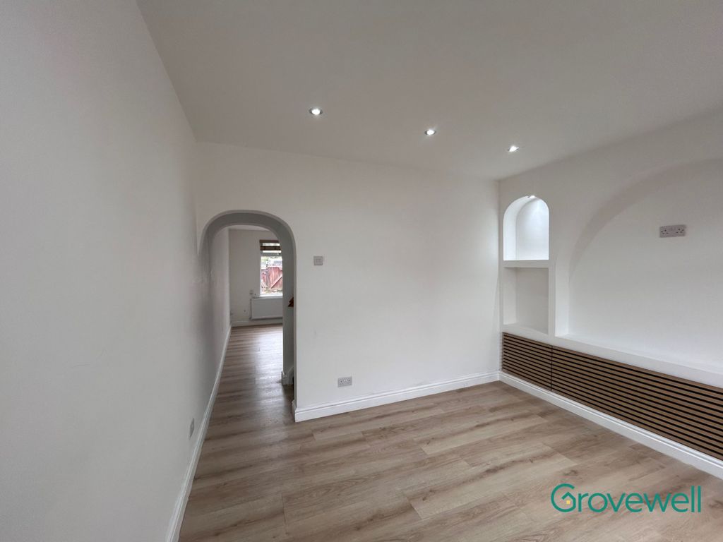 Property photo 2 of 27