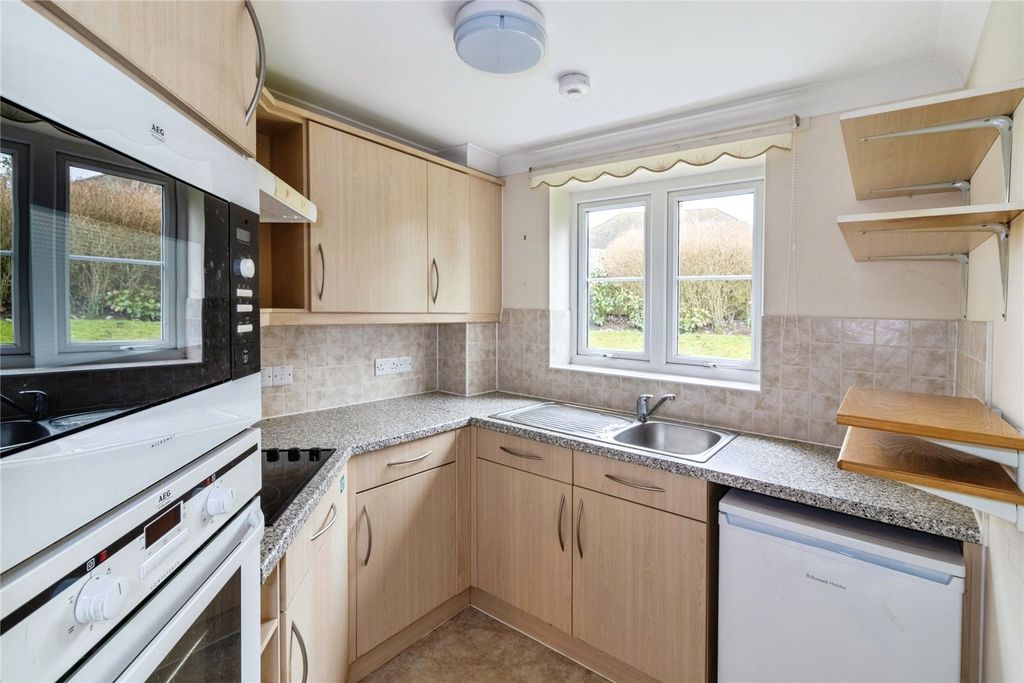 Property photo 2 of 10 Lounge