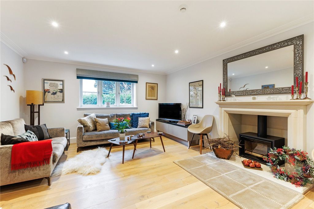 Property photo 3 of 13 Sitting Room