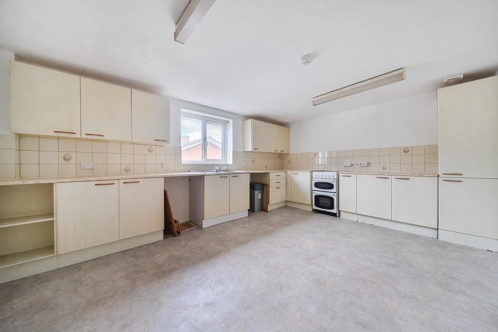 Property photo 3 of 19 Kitchen