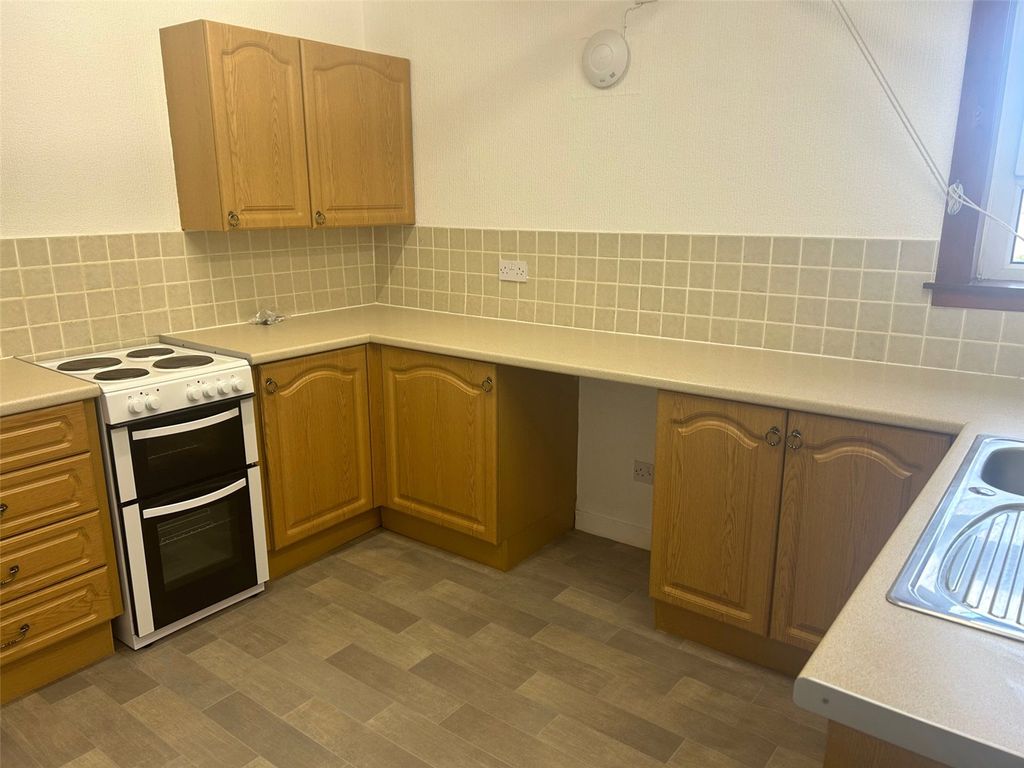 Property photo 3 of 8 Kitchen