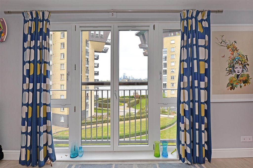 Property photo 2 of 9 Franklin-Building.Jpg