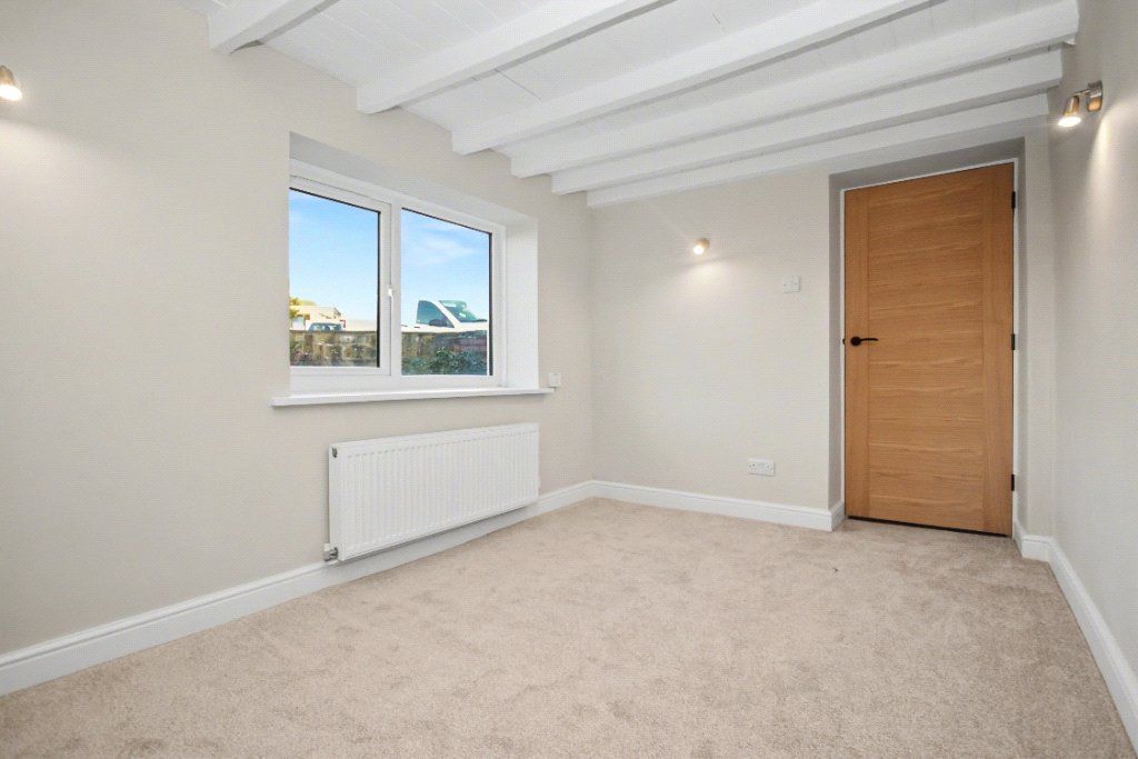 Property photo 2 of 18 Picture No. 10