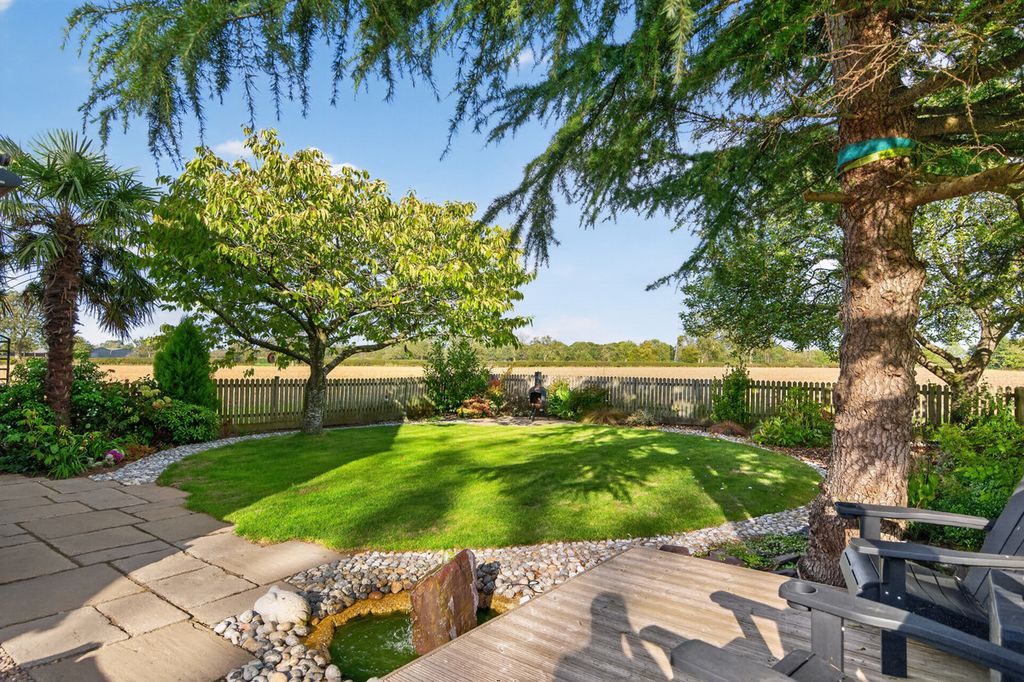 Property photo 3 of 28